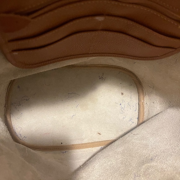 Vintage Dooney and Bourke Purse. Cream Color with Brown Trim. - Picture 8 of 13